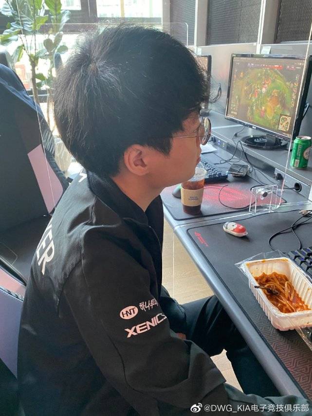 开云APP-MAD险胜KT，Chovy操刀奇招英雄翻盘四强赛3:1（巴黎）