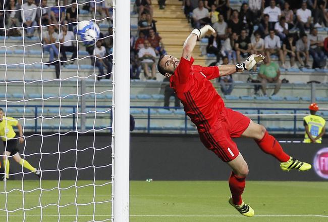 开云sport-包含意大利轻取里昂，孔蒂完成帽子戏法的词条